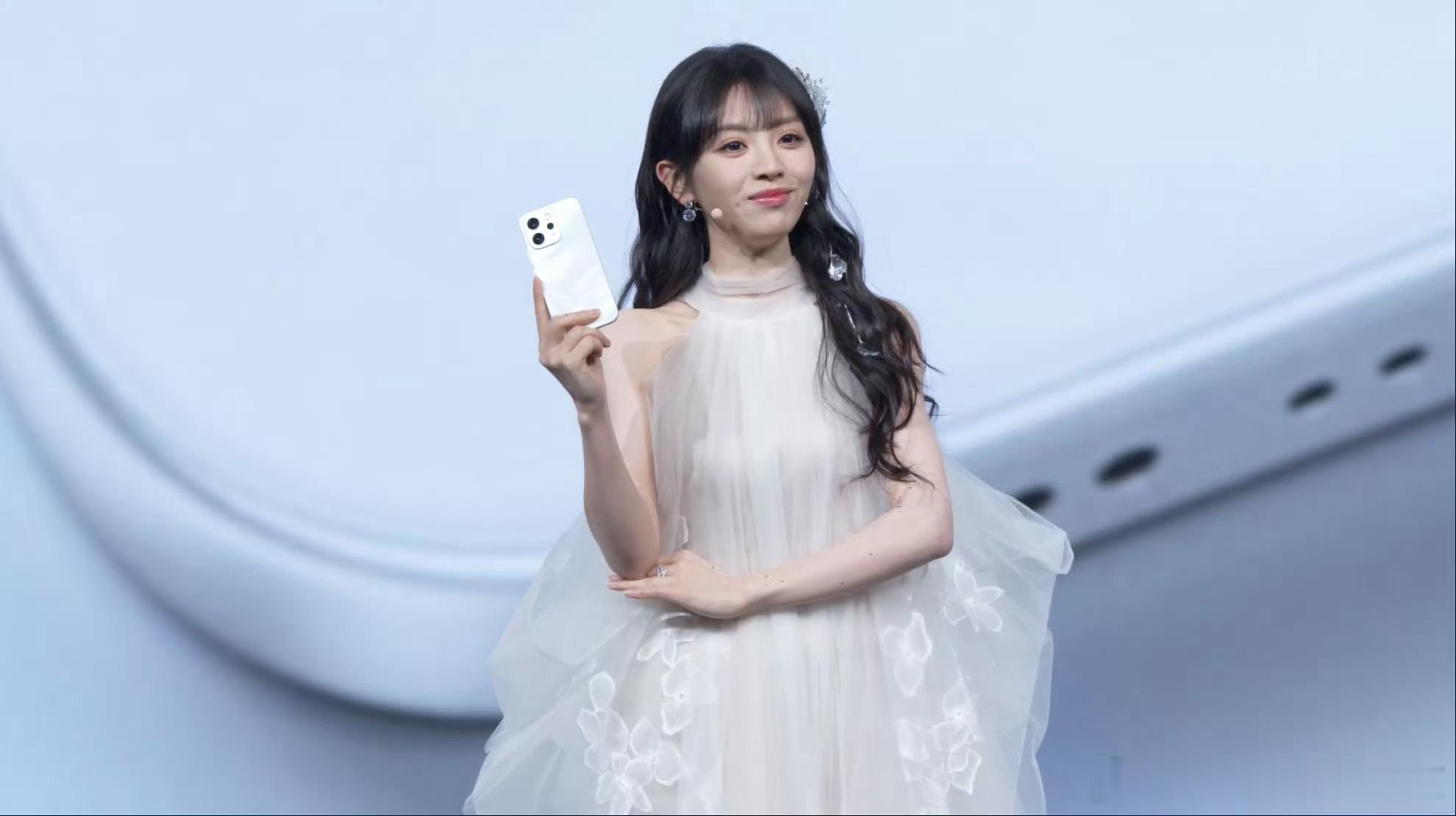 vivo S50发布会太卷了，由田曦薇登台直接介绍vivo  S50 四款配色你