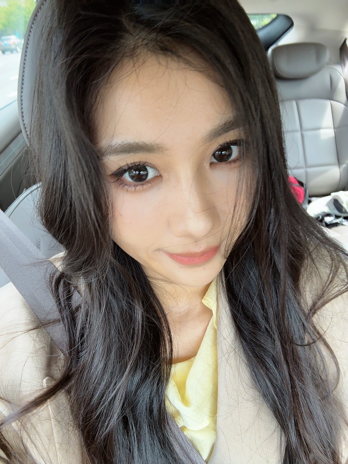 新鲜的自拍🤳今天又极限出个差卷妹的日常ootd