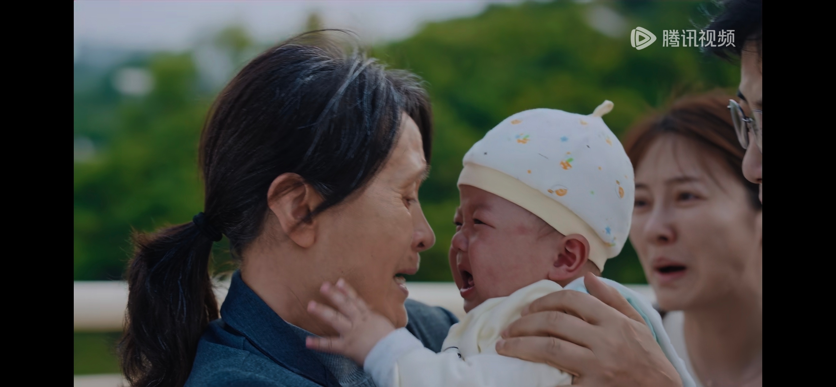 利剑玫瑰 全员演技在线跟上剧情了，找到小洋芋这里看哭了惹[捂嘴哭]，孙律师真是大