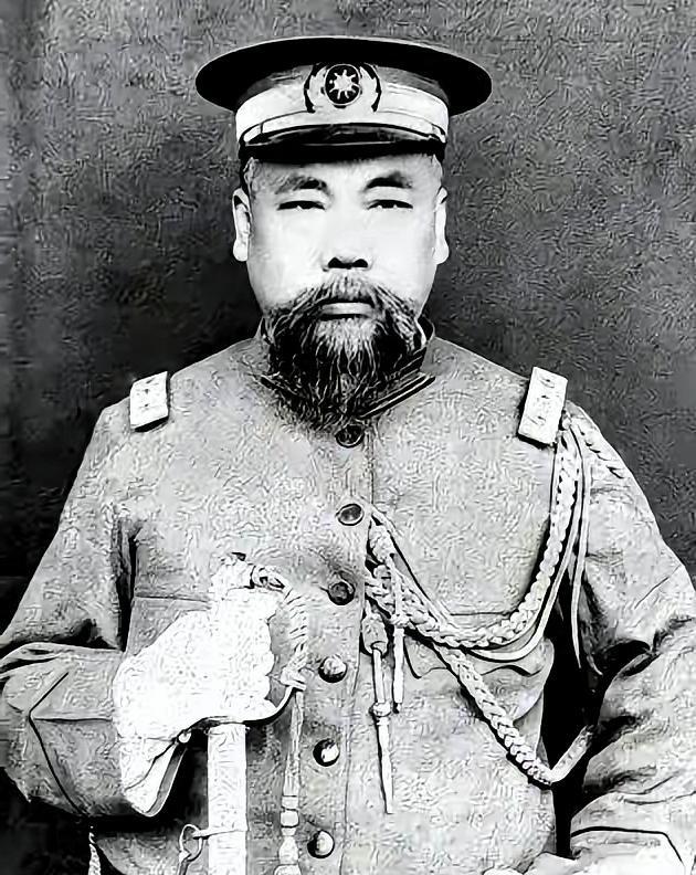 武昌起义后，江苏巡抚程德全举起竹竿捅碎大堂三块屋瓦，扯掉顶戴大喝：“这就叫革命的