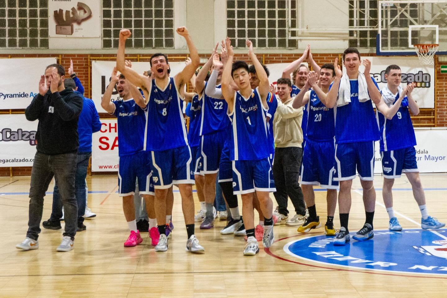 找找张峻豪？俱乐部官方感谢球迷支持，图集里面找小豪，奶队帅呀。辽篮张峻豪辽宁男篮