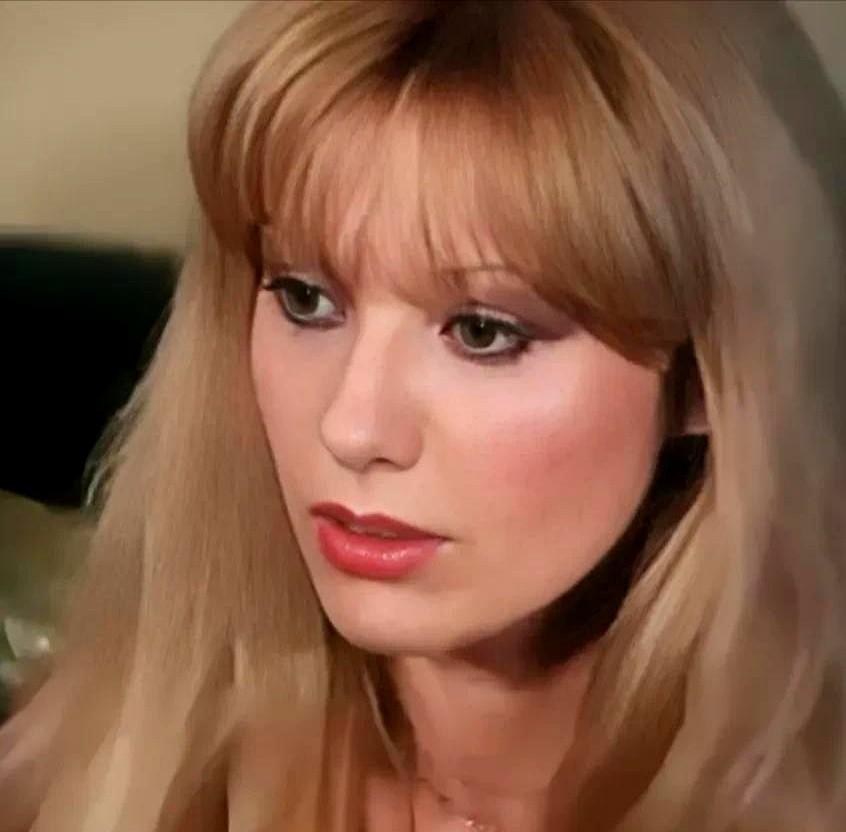 《La Vorace》并非80年前的老电影，而是2023年上映的法国惊悚片。影片