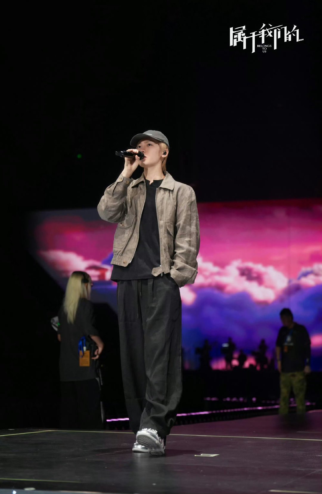 侯明昊回应被指演员跨界搞音乐歌手2026 所谓的跨界，不过是他用多年坚持把偏见凿