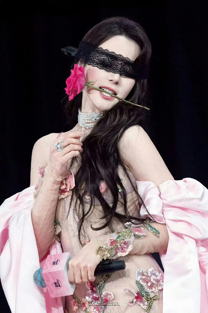 你心中最美丽的女神是谁
迪丽热巴的含金量，自然是不比多说！
