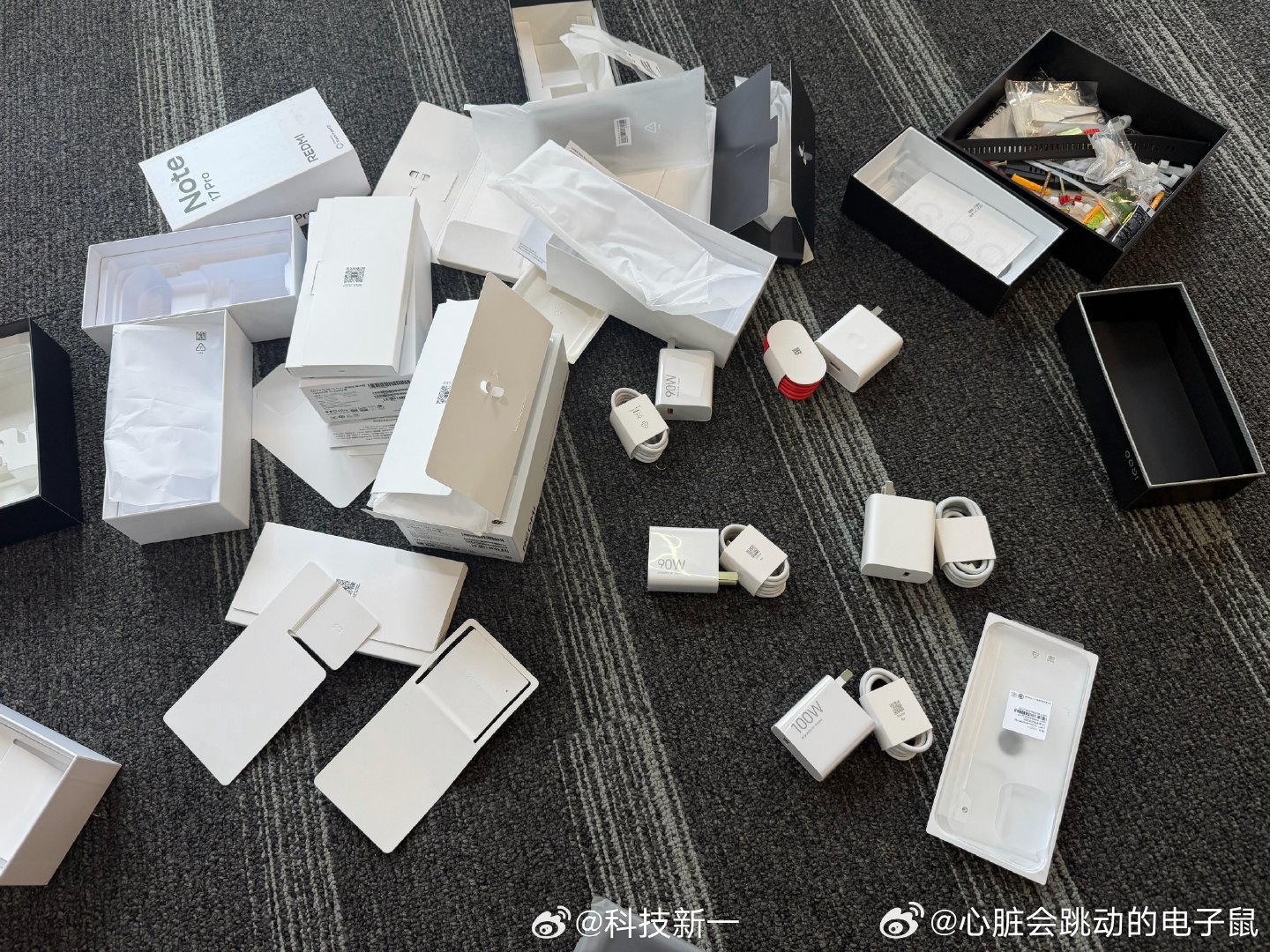 又给大家拆出6个充电头来，都是全新大功率的，想要的留言拍马屁吧，明天我选3位拍的