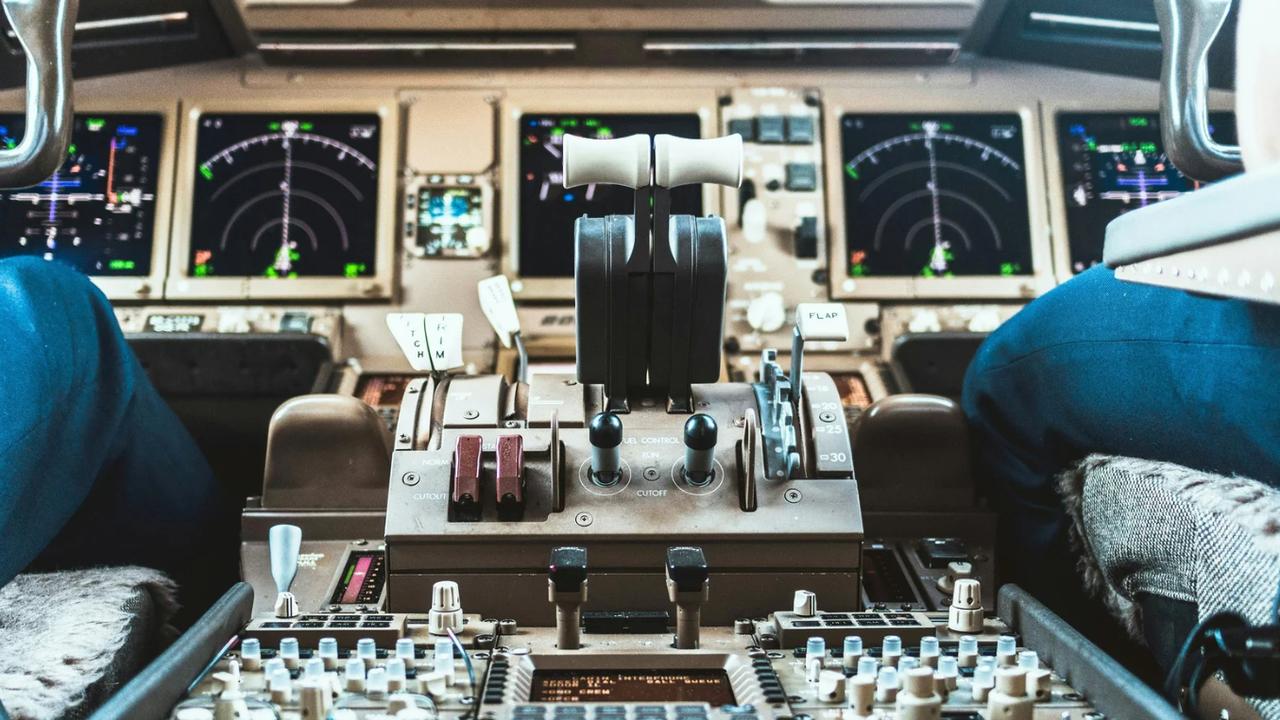 迪拜航空客机因驾驶舱冲突紧急迫降，飞行员身份曝光：阿曼与阿联酋公民
 

据媒体