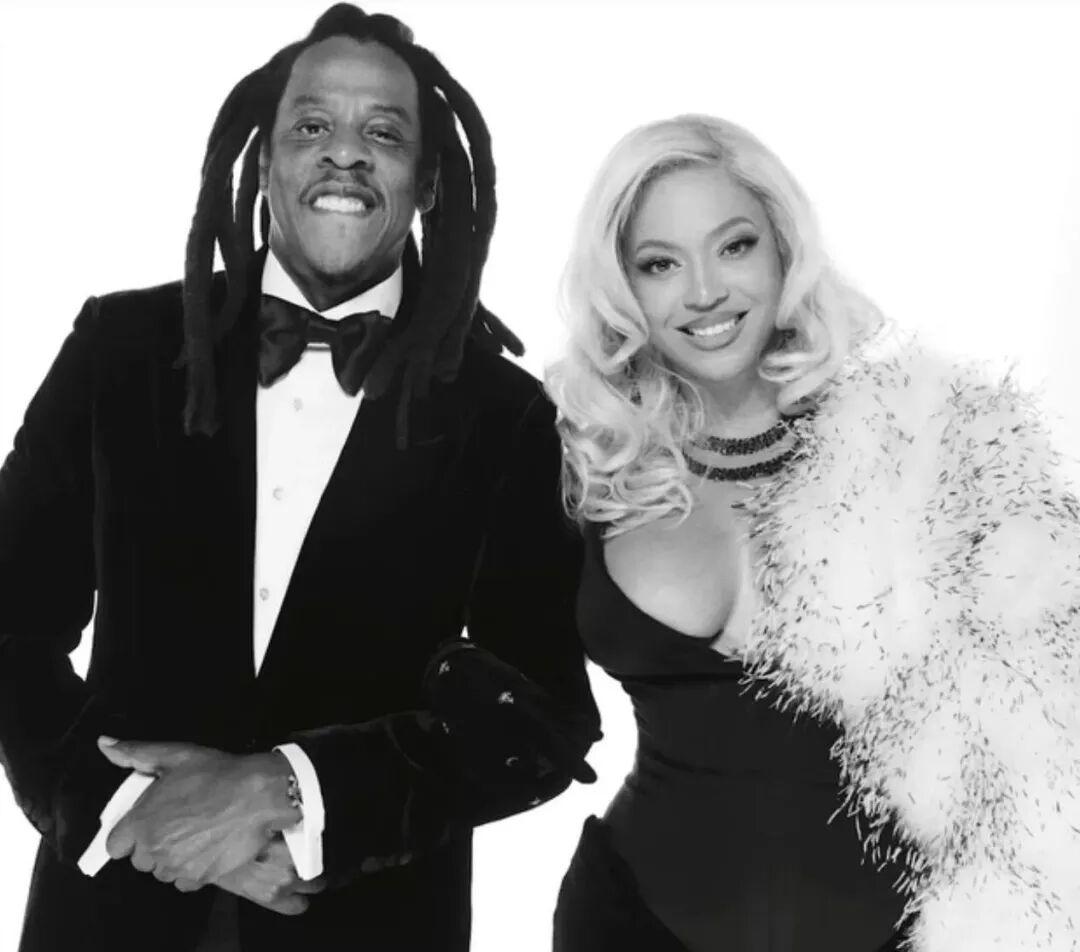 Beyoncé与丈夫Jay-Z的婚姻堪称娱乐圈的幸福典范，二人携手多年依旧甜蜜如
