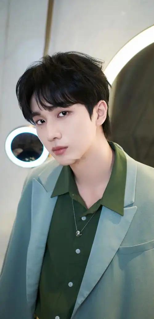 李宏毅声明 待播剧一部接一部，他把所有的精力都放在搞事业上，这样的演员值得被看见