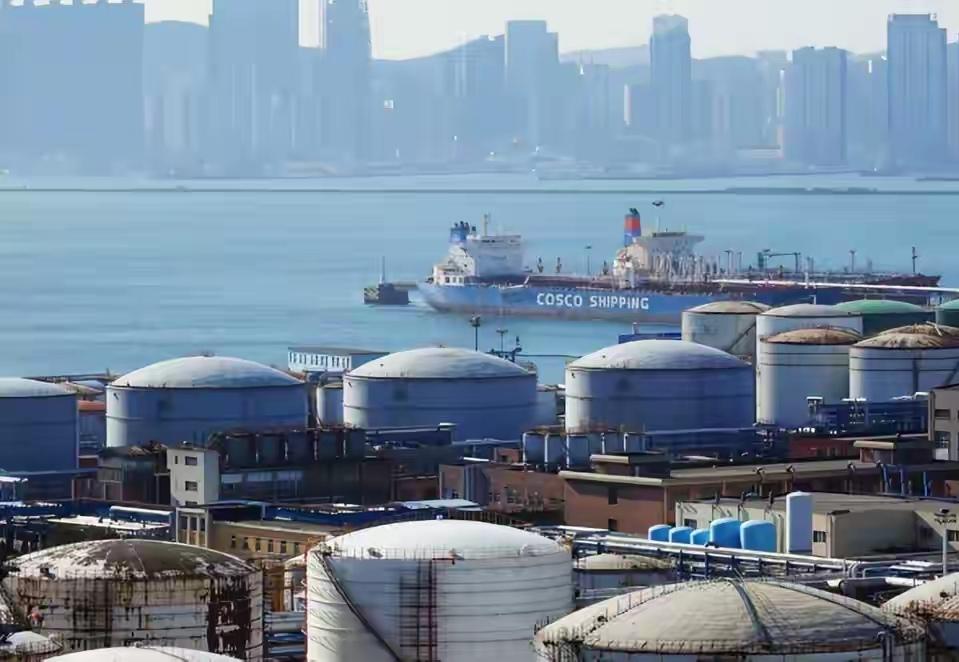 炸了！国际油价单日暴涨8.51%，创近6年最大涨幅！
 
中东冲突升级，伊朗封锁