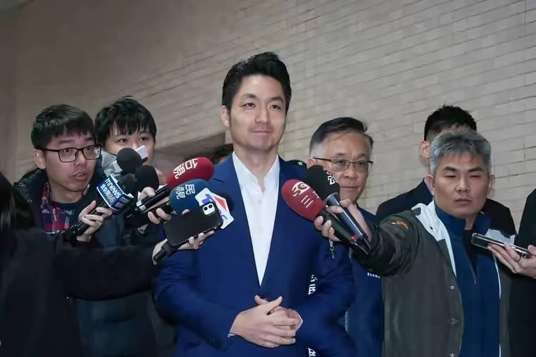 “只要大陆军机还在台海飞，我就把办了十五年的双城论坛给停掉！”当年为了拉选票，台