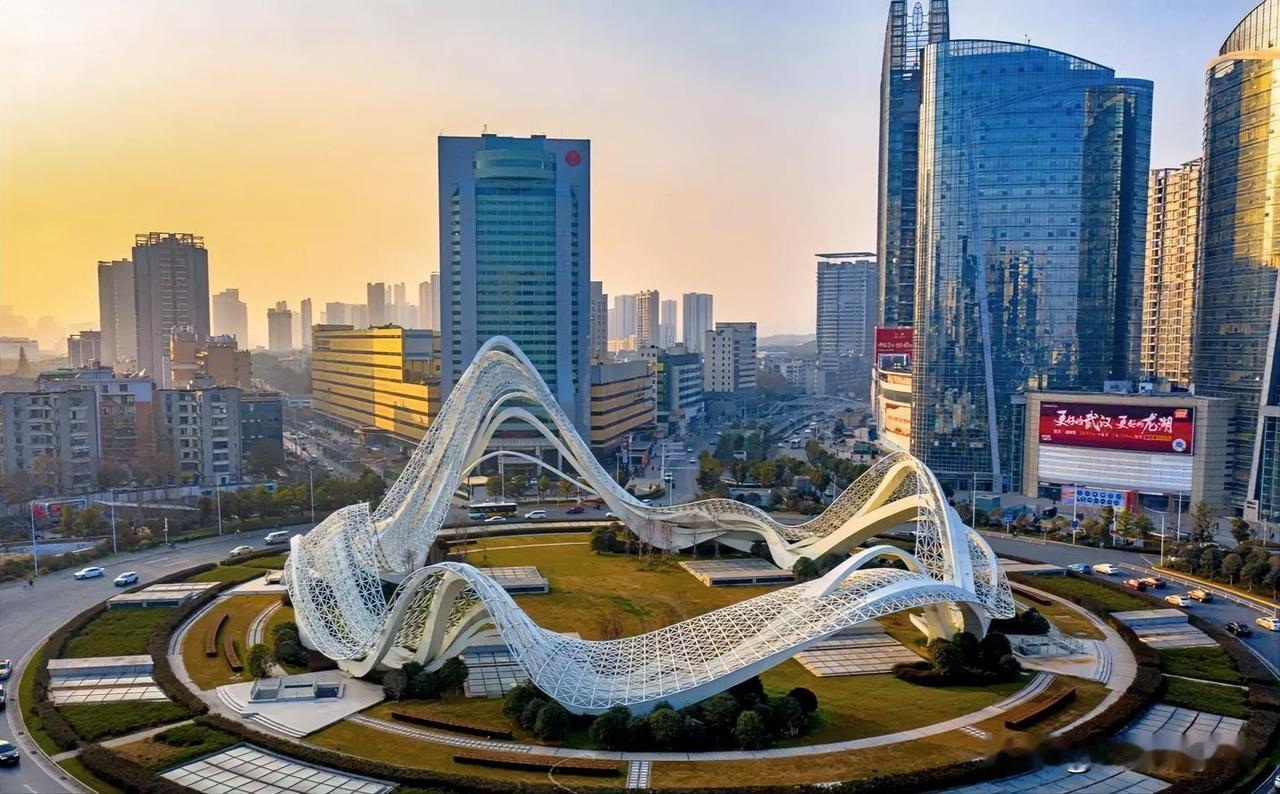 武汉拿下全国首个签约，AI出海走了一条差异化的路。
 
2026中国—东盟人工智
