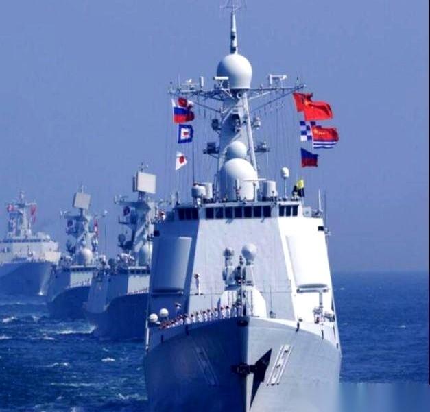 根据官方披露的辽宁舰编队远海训练画面，这场长达四十多天的深蓝破浪，硬生生把一次实