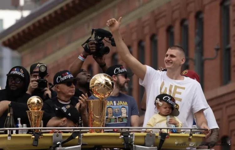 NBA赛场消息：夺冠后的约基奇说：冠军并没有改变我的生活，只是工作的一项成就罢了