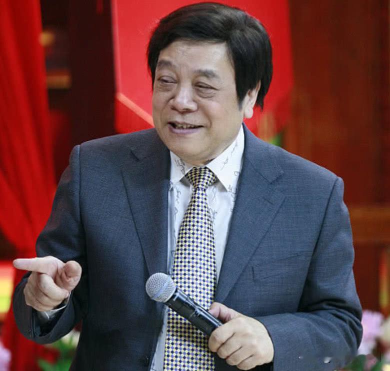 2020年，赵忠祥去世前，故意支开老婆孩子，将倪萍叫到跟前：“妹子，哥的遗产，你