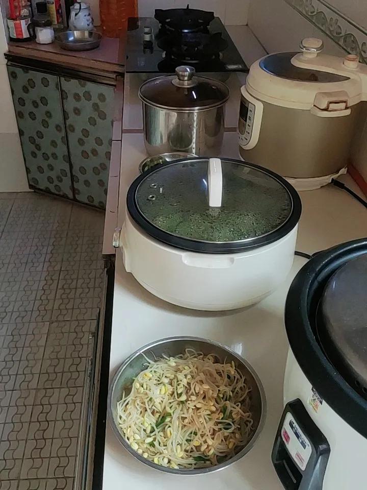 想开心快乐每一天，关键得有好心态。别老揪着那些糟心事不放，就像考试没考好，别一直