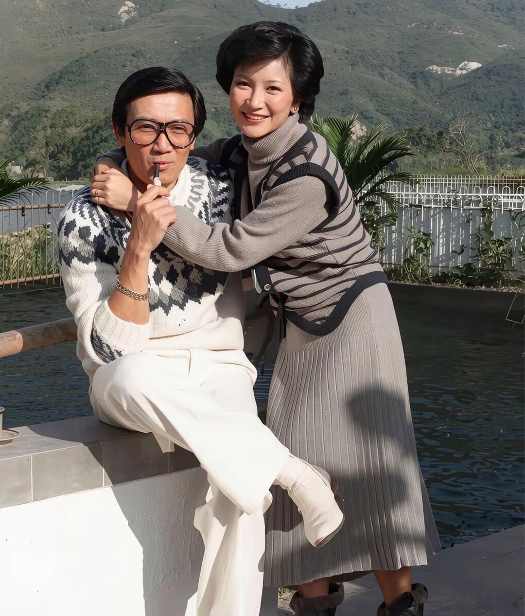 七十年代谢贤和狄波拉刚结婚，在海景别墅的院子里拍下一张合照。那时候二人新婚没多久