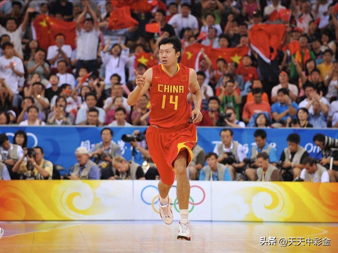 王治郅“三夺MVP”成历史第一人 (2000/2008/2009年)：他是CBA