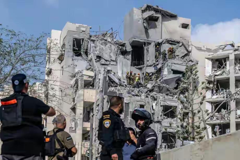 防空被打穿、命脉被掐断，以色列活成加沙模样：从来没有真正的赢家
 
号称固若金汤