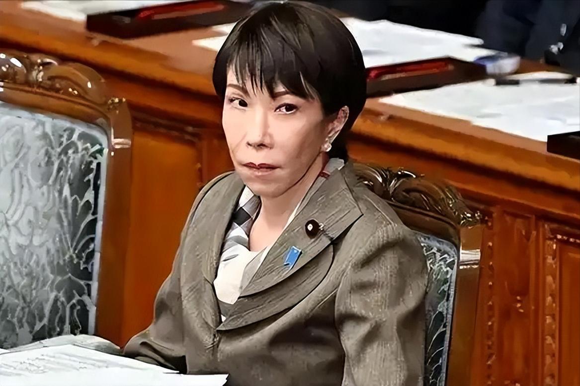 高市早苗又整大活儿了，这次把黑手伸进了天皇的家务事！近期，日本高市内阁拟推进两项