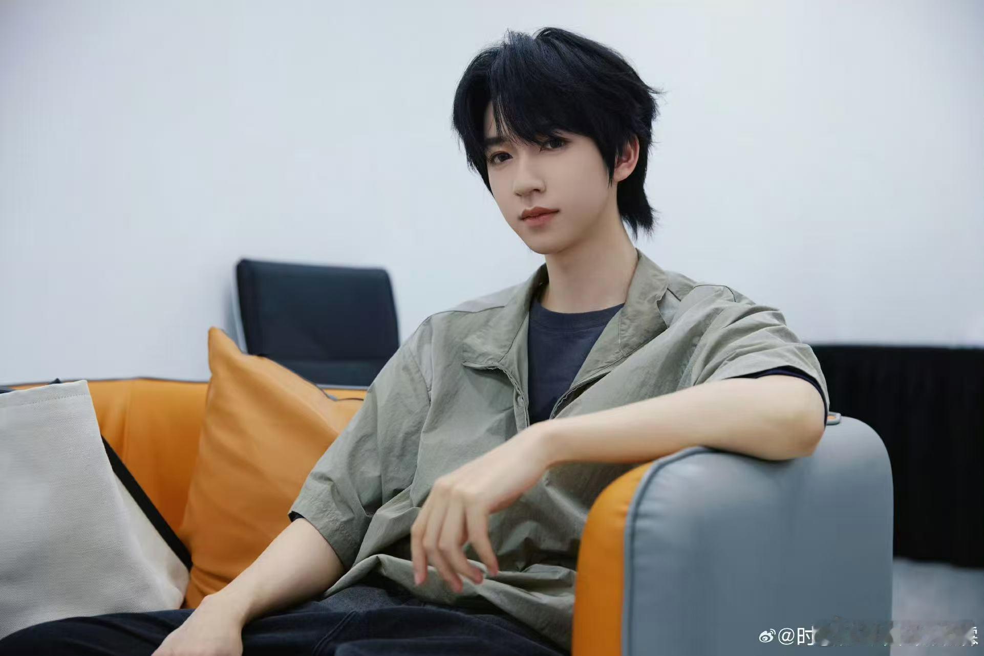 贺峻霖下班之后贺峻霖下班照贺峻霖下班之后，帅，