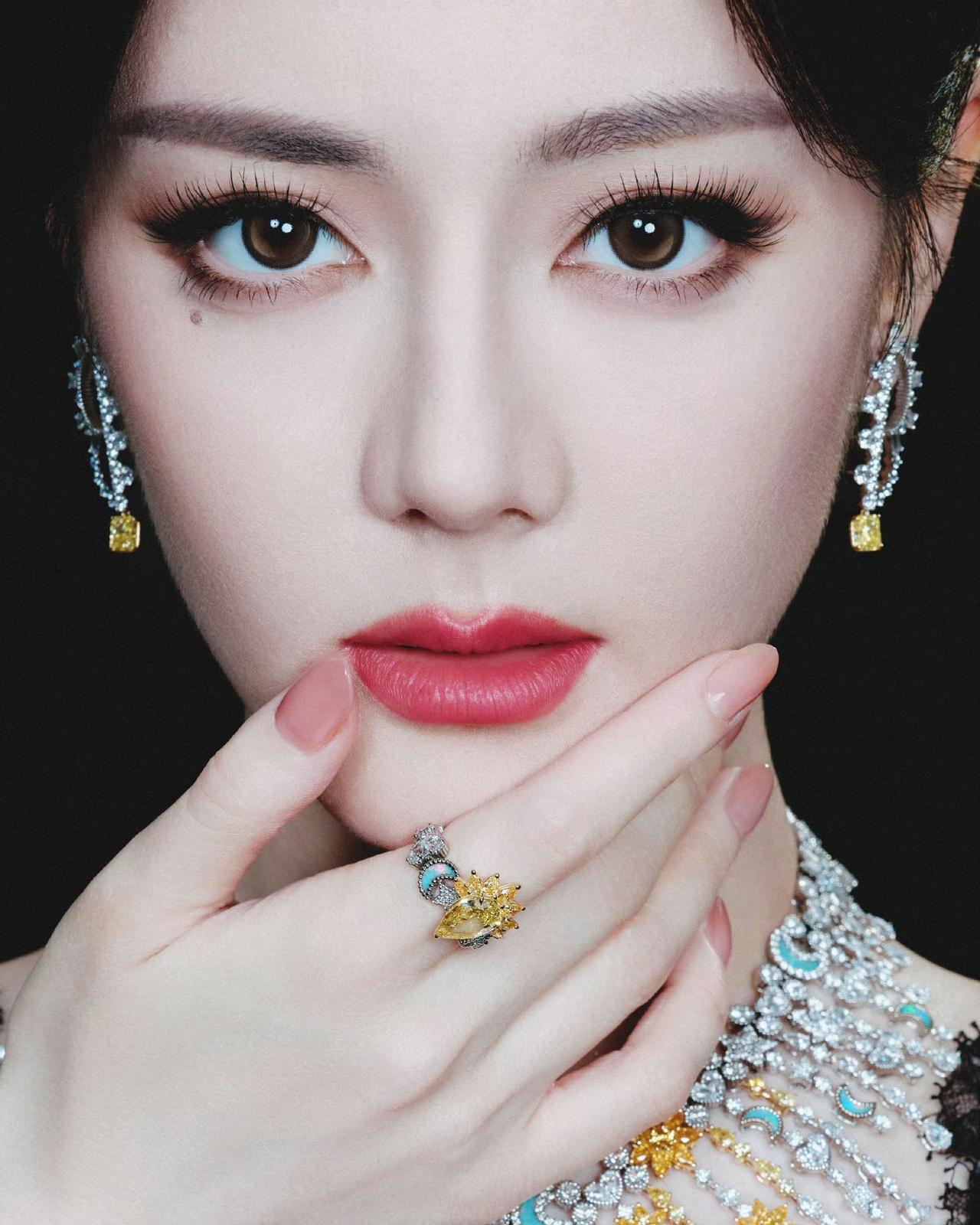 今年春天最想实现的心愿美女明星穿搭写真