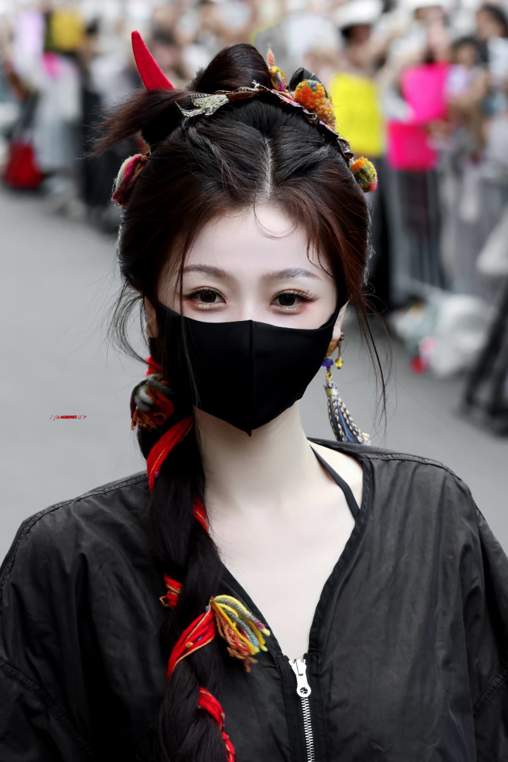 感觉盼盼很爱用不同元素装饰自己的发型唉，这是什么设定吗？感觉很古灵精怪 