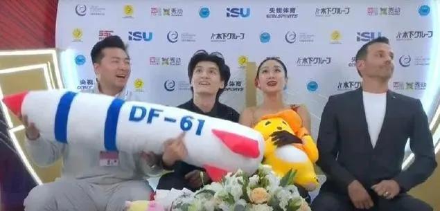 10月28日，国际滑联出人意料地宣布对中国选手任俊霏和邢珈宁展开调查，起因竟是中