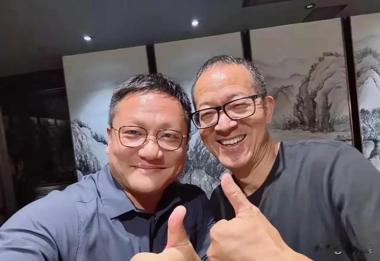 俞老师的朋友是真的又回来了，

前有亚布力企业家助力直播，

后有参加过东方甄选