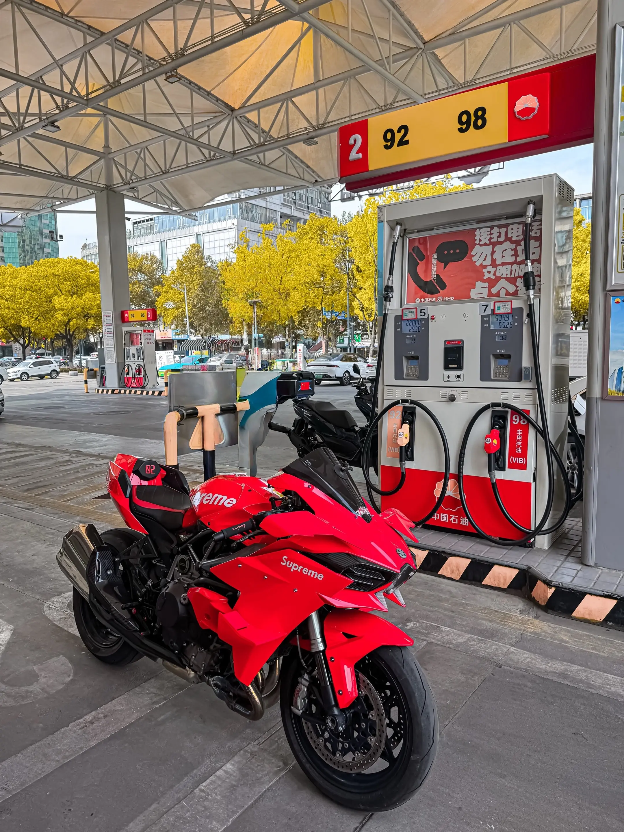 拉断油了吗  那我可要上二档了  叫你那骑250排量的男朋友少装