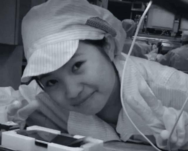 2008年，贵州有个妹子在富士康干活。她闲着没事用没做完的苹果手机拍照，拍完忘删