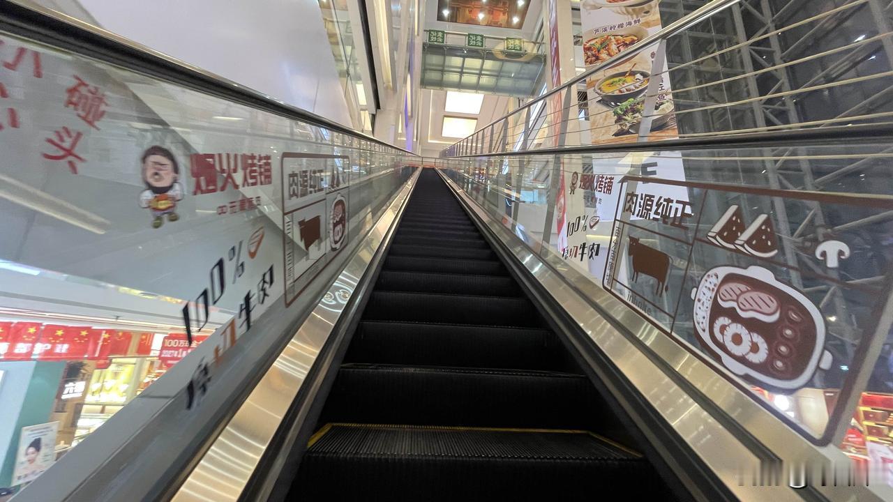 原来咸阳财富中心，也有这样的长扶梯，很震撼！

去过咸阳财富中心好几次，竟然没有
