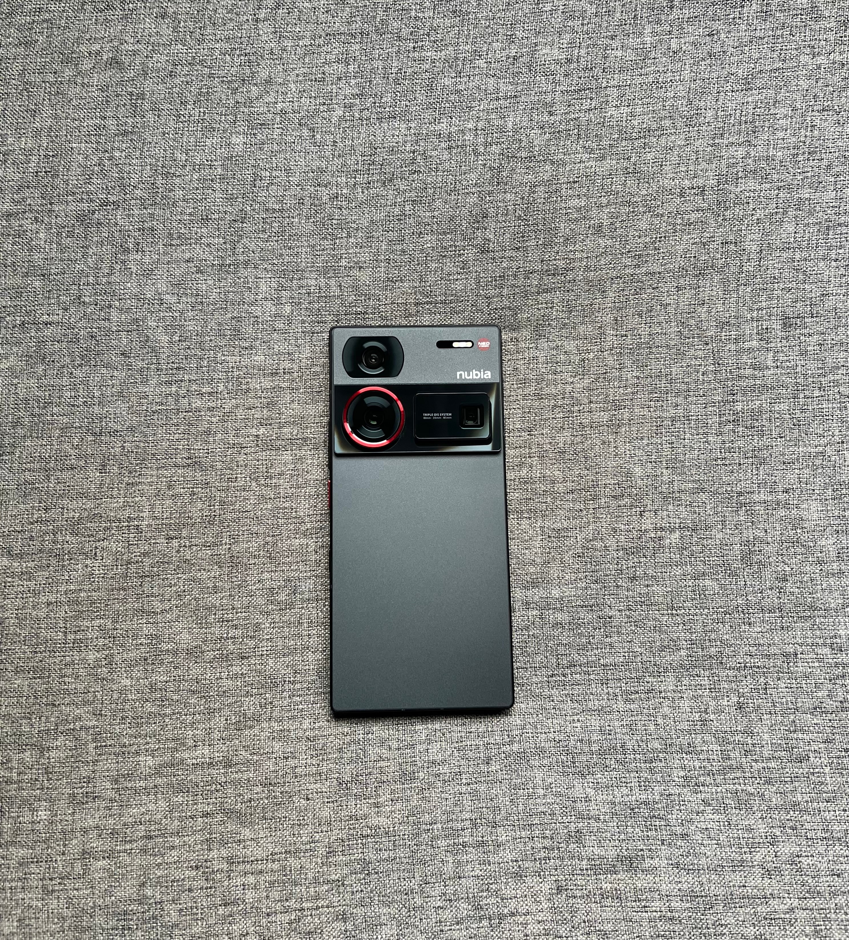 努比亚Z60 Ultra 24+1TB 黑色，屏幕完美，中框小磕碰掉漆，单机，店