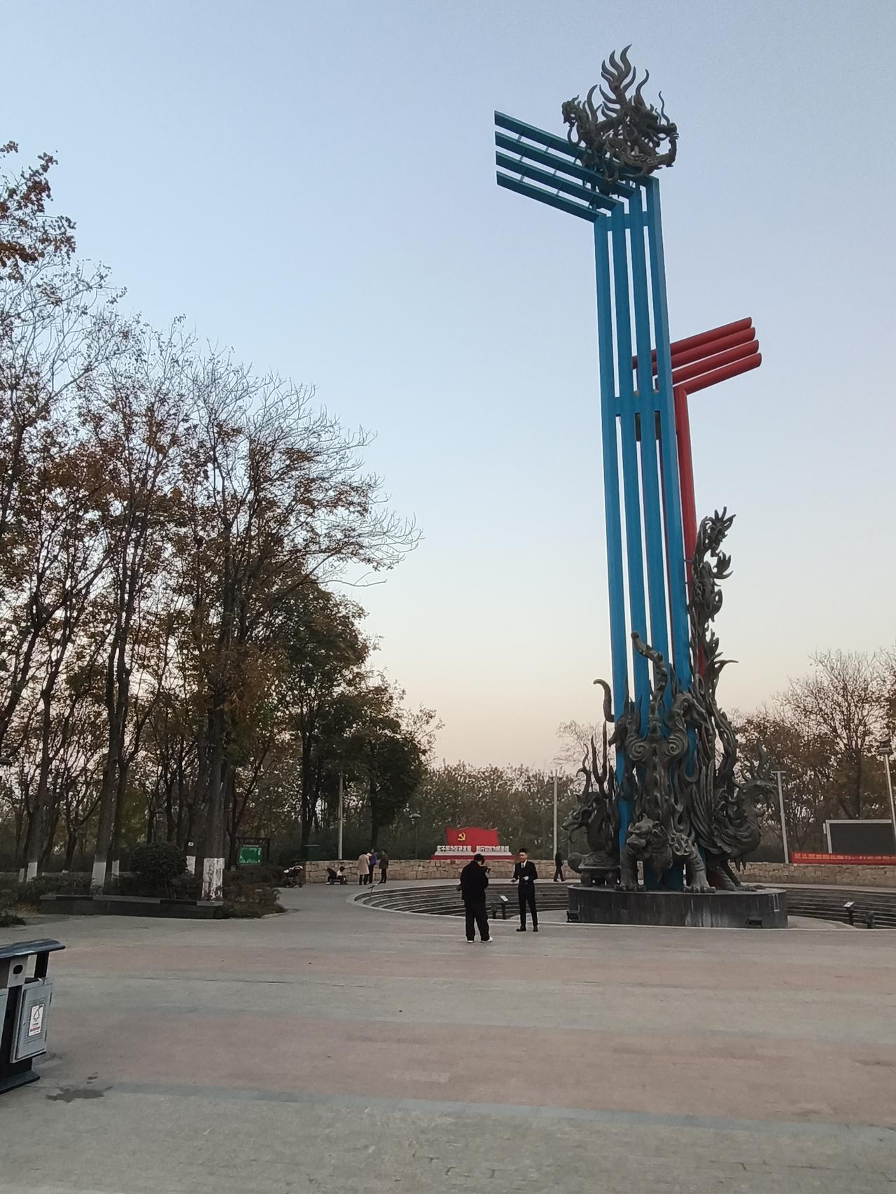 昨晚，6点多点，气温大概7-8度，急候候的骑上电瓶车，来到我早已看好的淮河支流的