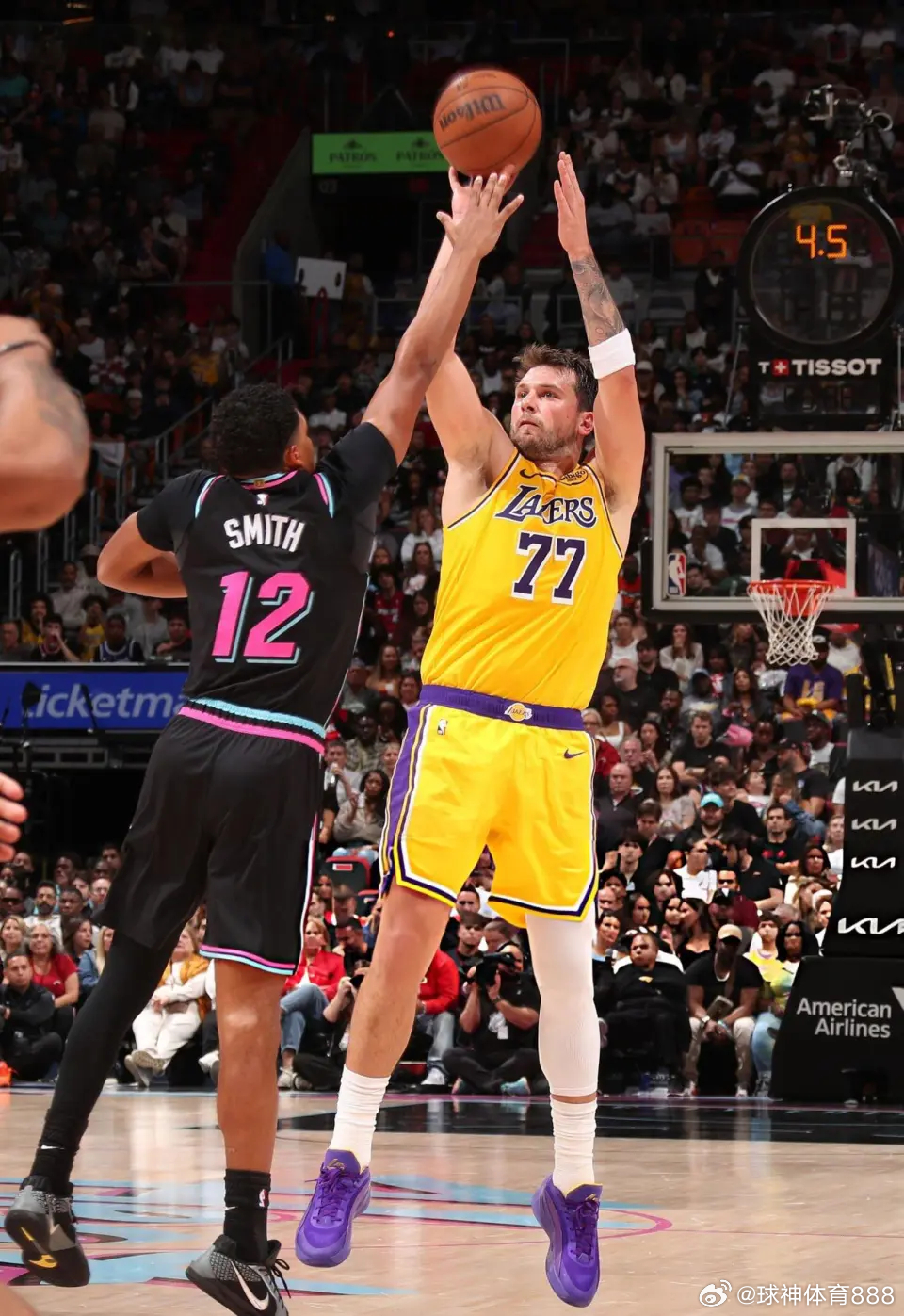 北京时间3月20日，NBA常规赛继续进行。在今天一场焦点之战中，7连胜的湖人队客