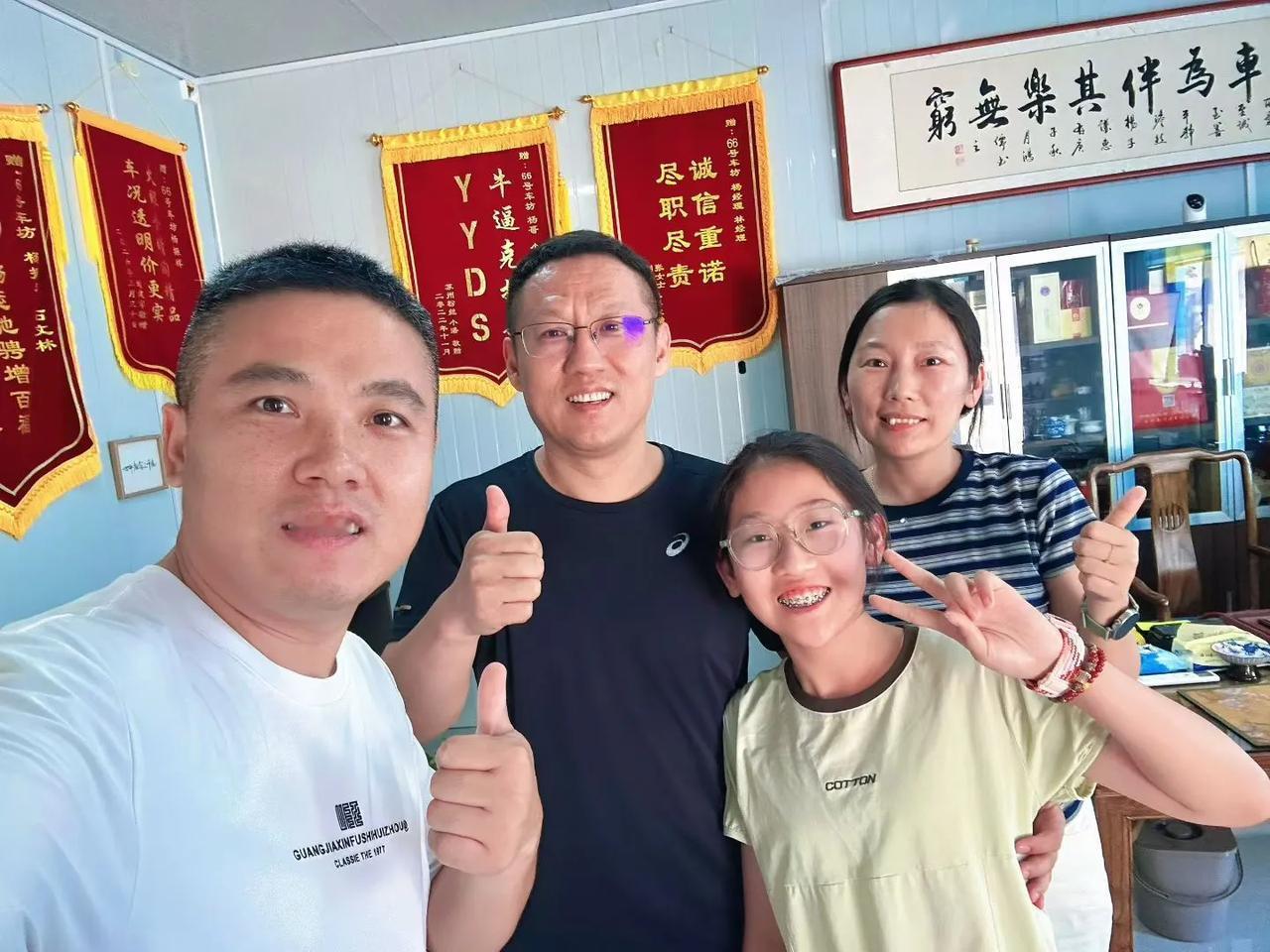 给青岛的哥淘的18年GLC300豪华，交车[碰拳]
7万公里，一处喷漆，好多发的