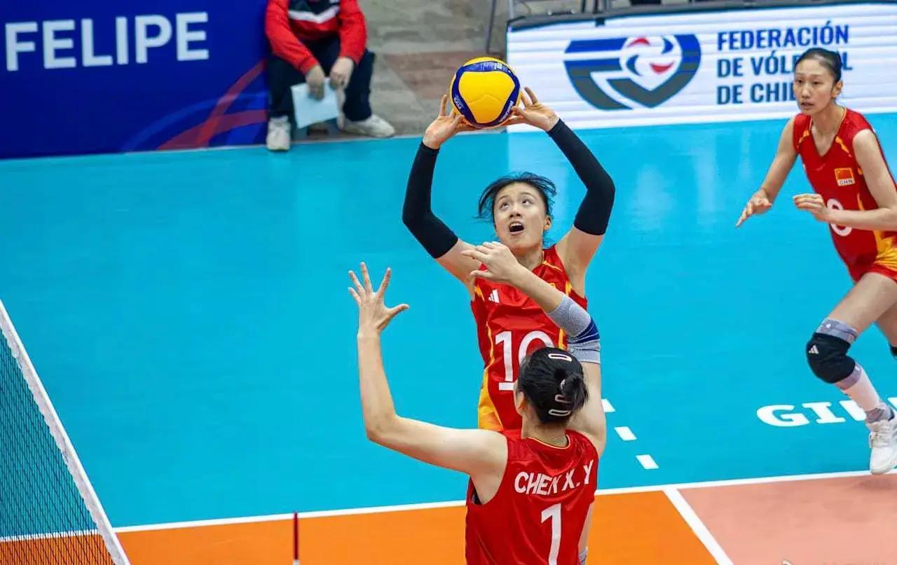 又是3比0！U17女排世锦赛小组赛第五轮，中国队直落三局击败秘鲁，比分是25比1