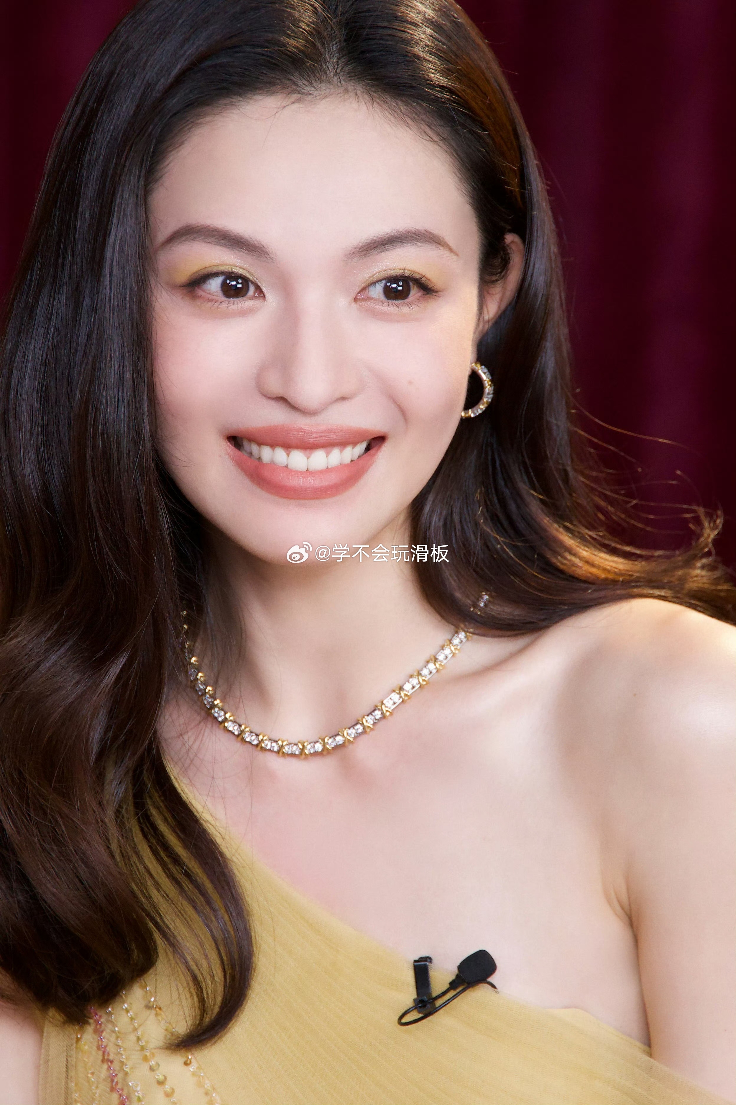 钟楚曦曾沛慈梦幻联动钟楚曦曾沛慈合照钟楚曦和曾沛慈梦幻同框合照简直越看越惊艳！ 
