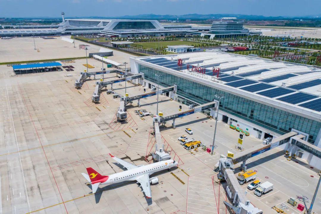 鄂州花湖机场极大地实现了交通便捷，凭借众多航线，真正让全球紧密相连，仿若成为一个