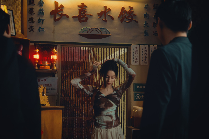 迪丽热巴聂九罗超绝反差《枭起青壤》迪丽热巴聂九罗超绝反差🈶！ 简直就是又美又飒