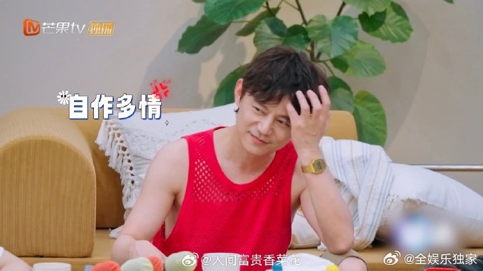 何炅三次主动换来终身内向我们的宿舍何炅被“玩坏了”：三次主动睁眼，三次都错，简直