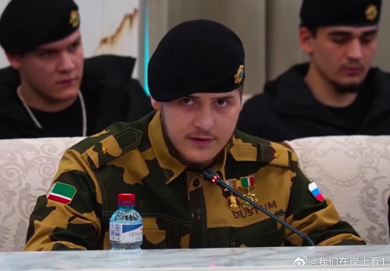 卡德罗夫的儿子亚当担任俄罗斯少校，这是俄罗斯最年轻的少校，再过两年他将晋升为将军