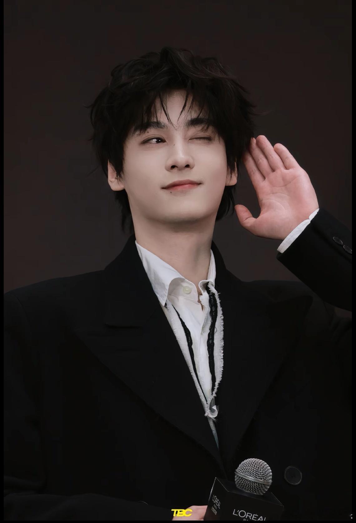 田栩宁给田栩宁的新年心意  「柠檬水的画室」营业中  老公  早啊