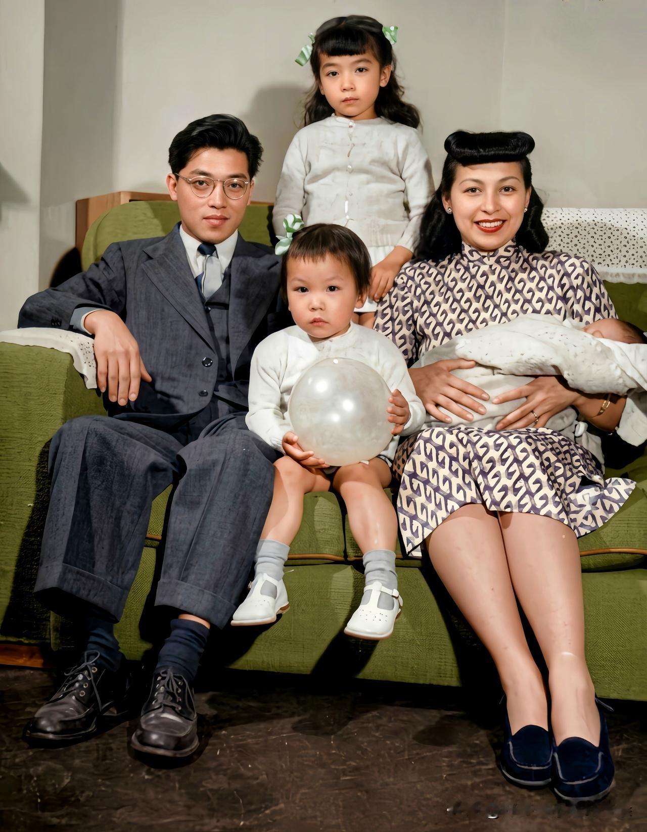 这便是李宗仁将军的儿子李幼邻年轻时的真实样貌，大伙儿都好好瞧瞧！这绝不是演戏，也