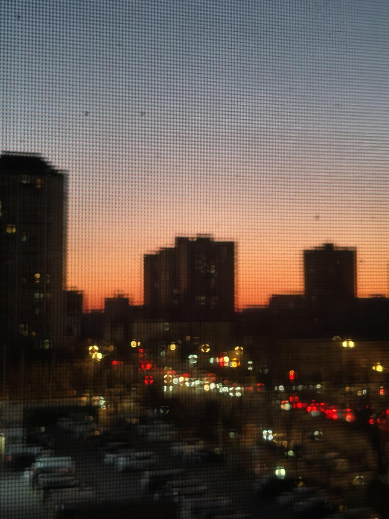 窗外太美了
自从调了工作，基本上都是一觉睡到自然醒！
昨天思考爆款作品，今天检验