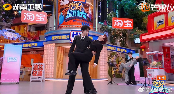 刘宇宁的大长腿就该这么用 一曲《senorita》尽显长腿优势，刘宇宁舞步流畅卡