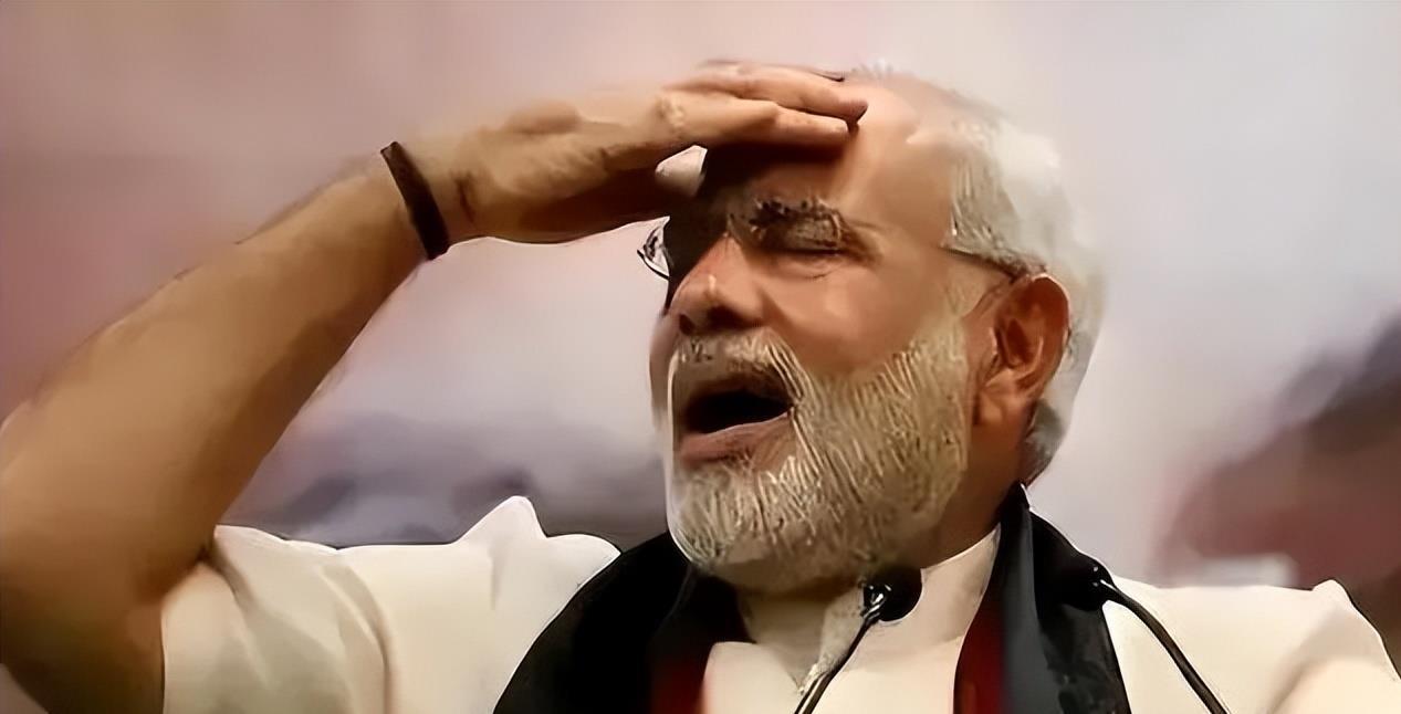 2026年1月12日印度萨蒂什・达万航天中心一枚承载着16颗卫星的PSLV火箭在