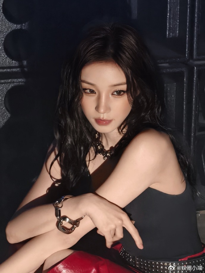 宋雨琦摇滚美人宋雨琦御姐天花板一头蓬松黑长卷，宋雨琦慵懒御姐气质拿捏得死死的 