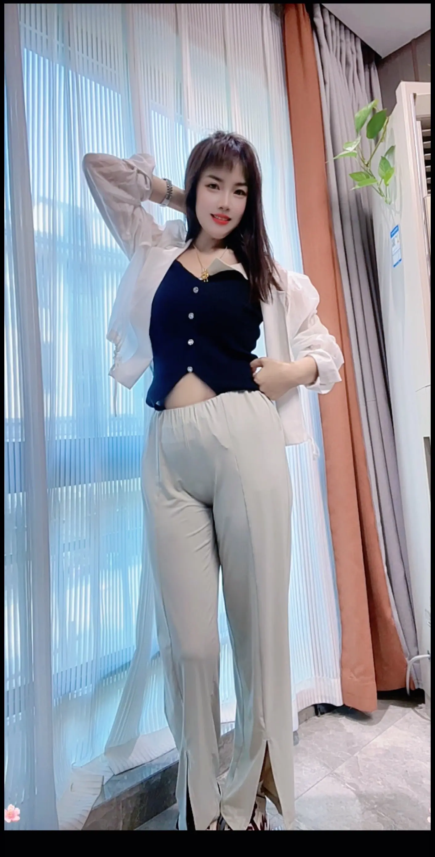 简单的事，想深了，就复杂了。复杂的事，看淡了，就简单了。有些事，笑笑就...