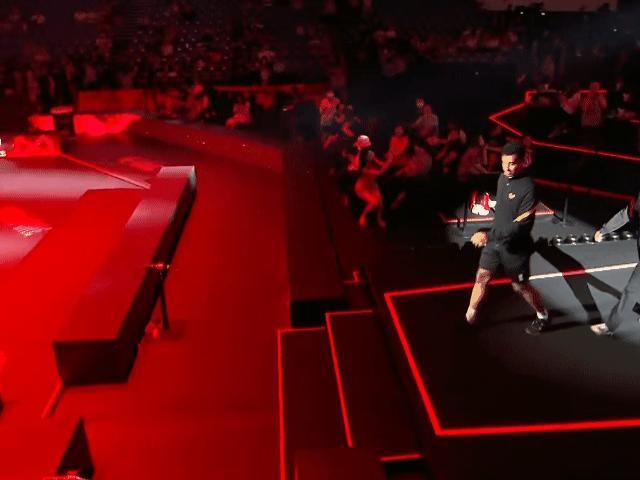 2026WTT新加坡大满贯阿卜杜拉齐兹入场的脚下踩空差点崴脚😨到场边也是一直在