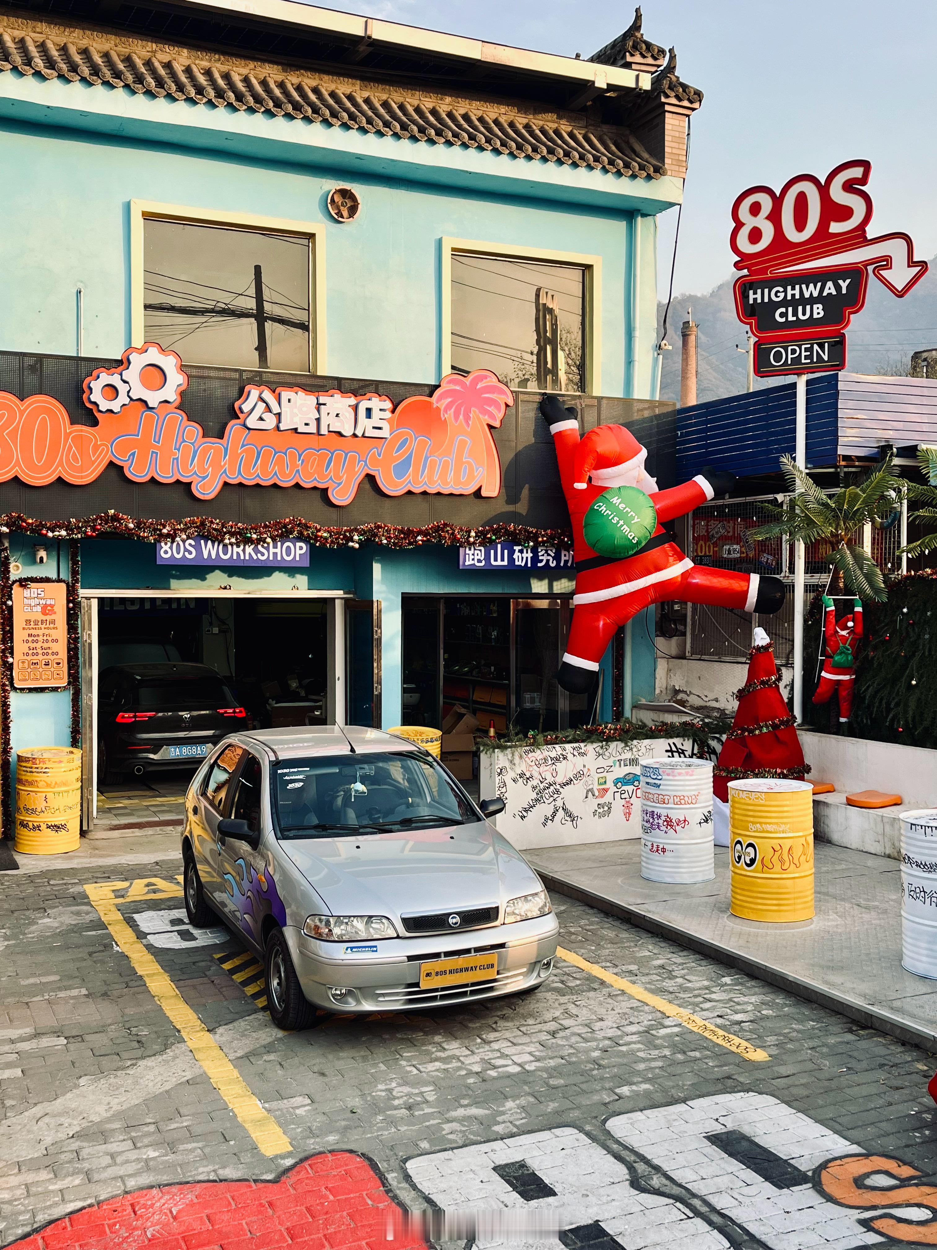 跑山也是一种情绪的宣泄 平日里的压力都会在跑山那一刻抛在脑后 后视镜里的世界越来